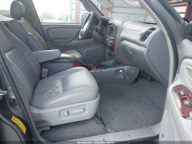 Toyota Sequoia Limited V8 Image 3