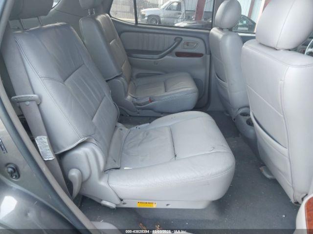 Toyota Sequoia Limited V8 Image 5