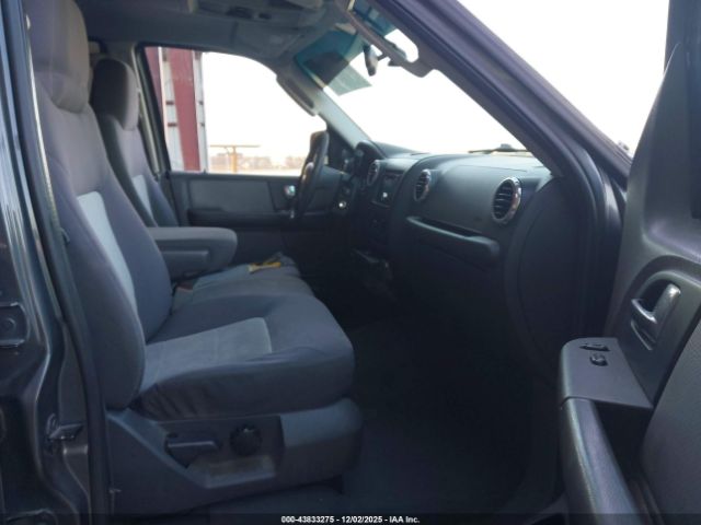 Ford Expedition Xlt Image 10