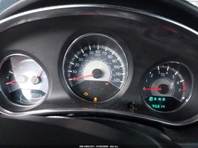 Chrysler 200 Touring Image 5