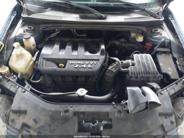 Chrysler 200 Touring Image 10