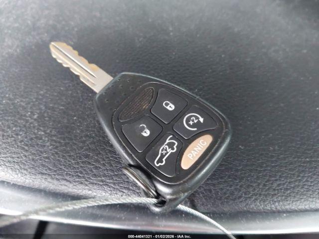 Chrysler 200 Touring Image 6