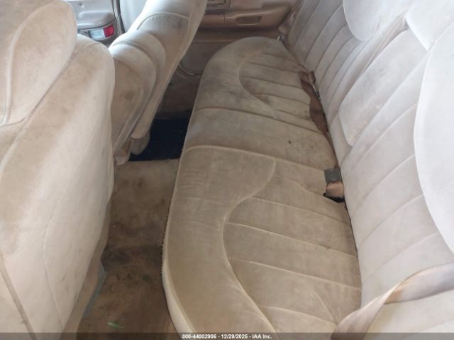 Ford Crown Victoria Image 12