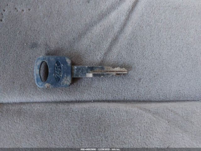 Ford Crown Victoria Image 9