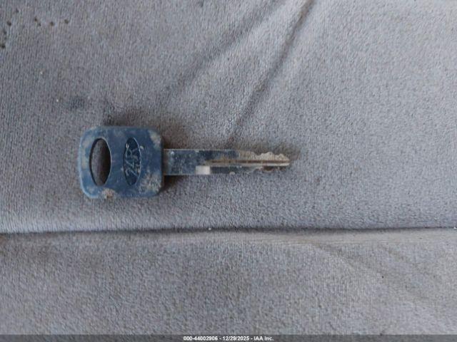 Ford Crown Victoria Image 9