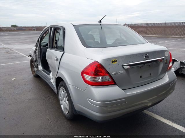 Nissan Versa 1.8s Image 4