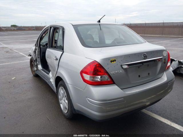 Nissan Versa 1.8s Image 4
