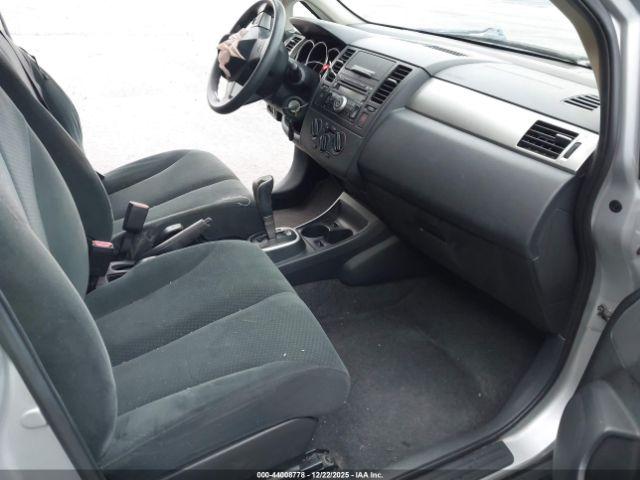 Nissan Versa 1.8s Image 8