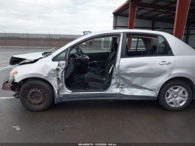 Nissan Versa 1.8s Image 9