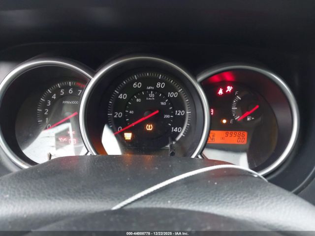 Nissan Versa 1.8s Image 11