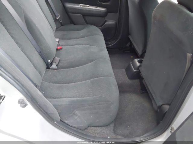 Nissan Versa 1.8s Image 3