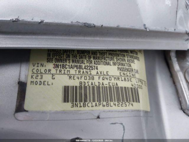 Nissan Versa 1.8s Image 5