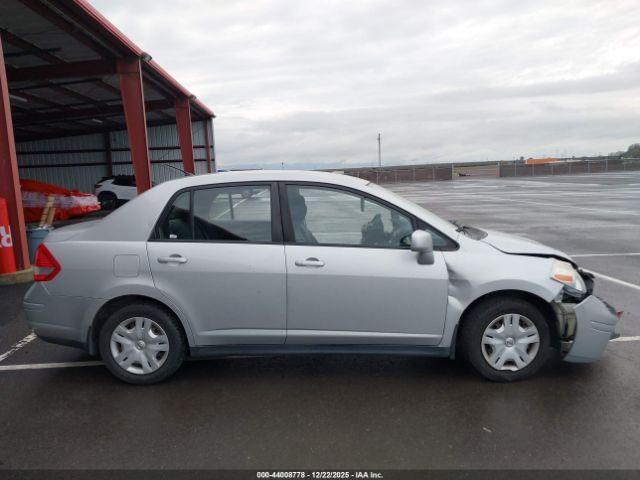 Nissan Versa 1.8s Image 13