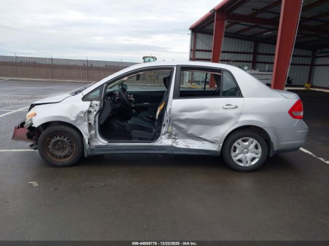 Nissan Versa 1.8s Image 7