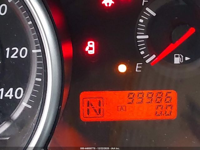 Nissan Versa 1.8s Image 15