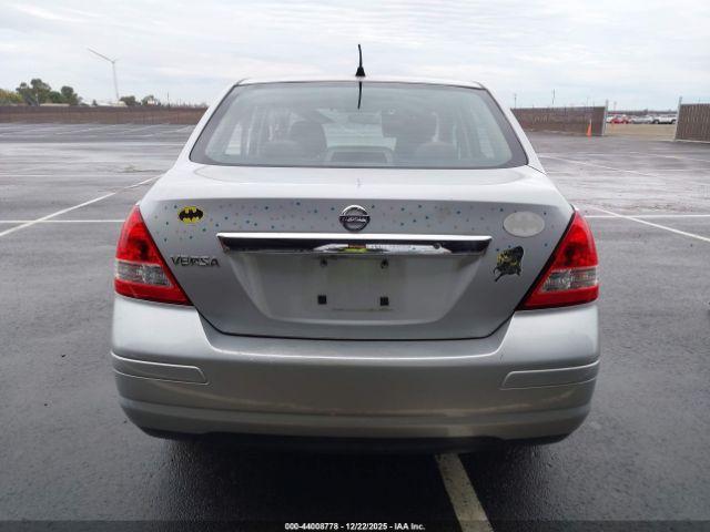 Nissan Versa 1.8s Image 16