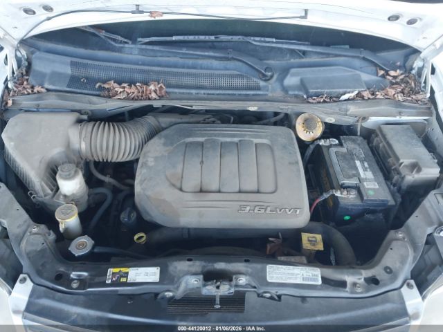 Chrysler Town & Country Touring Image 4