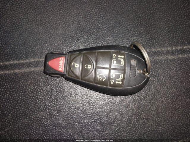 Chrysler Town & Country Touring Image 6